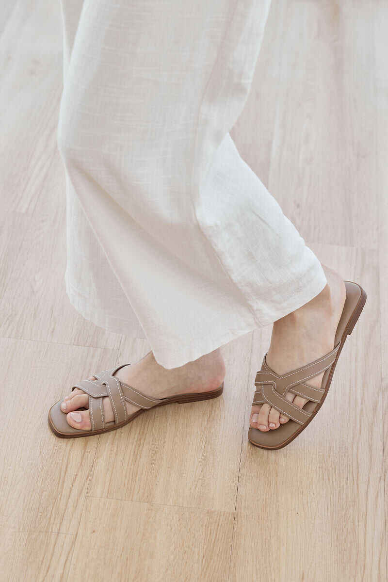 Interlocking Cloud Sliders in Taupe
