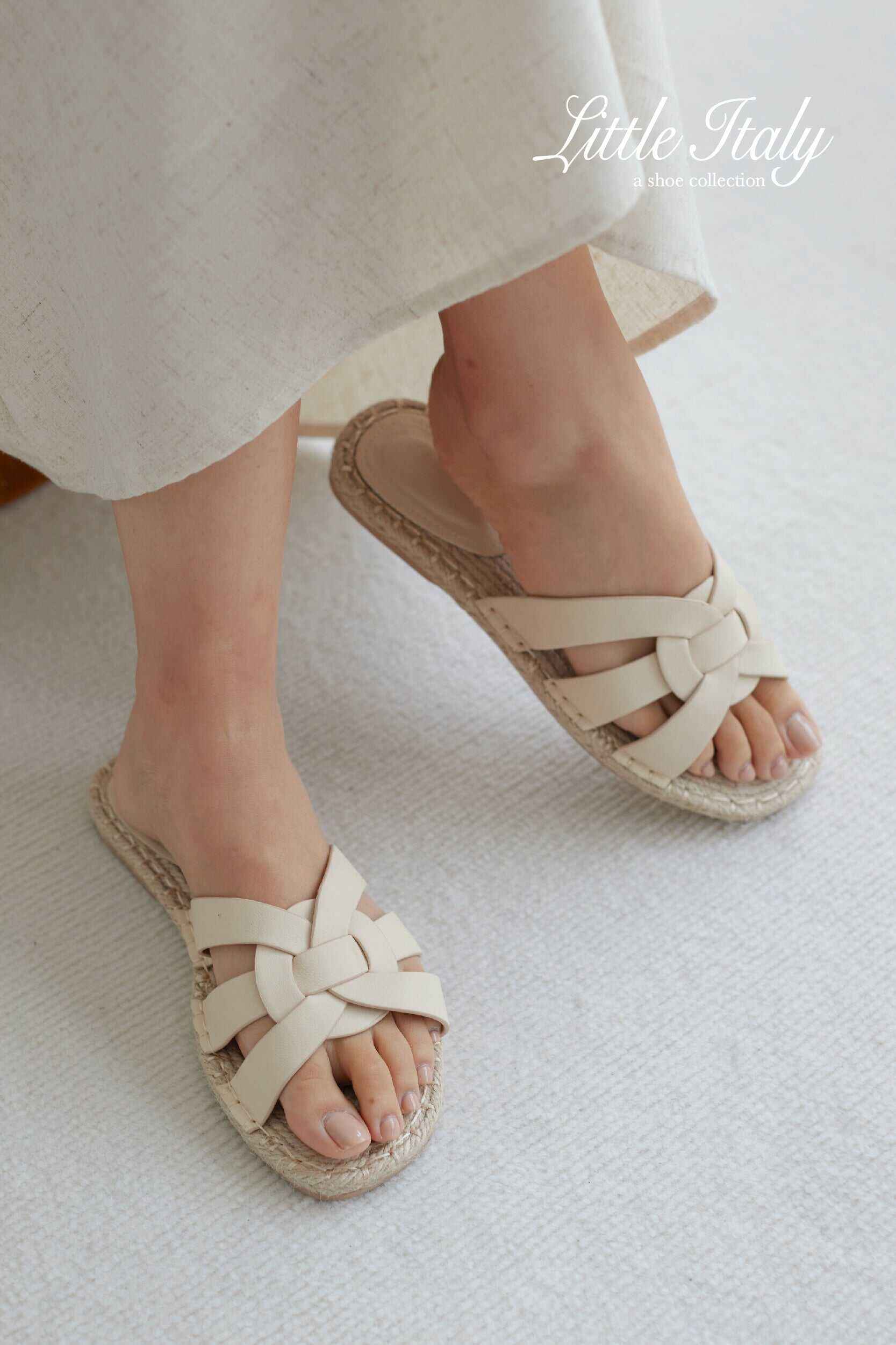 Interlocking Espadrilles Sliders in Cream
