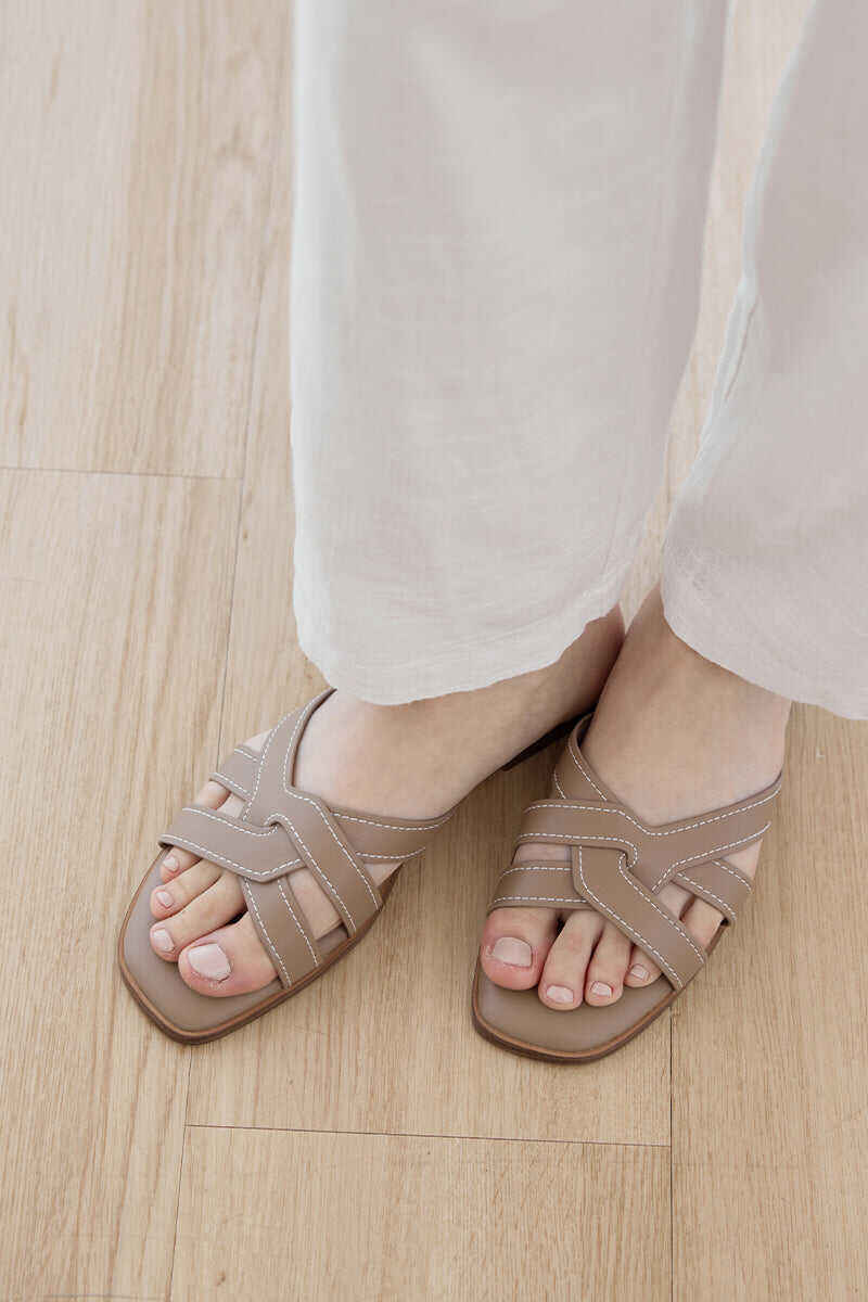 Interlocking Cloud Sliders in Taupe