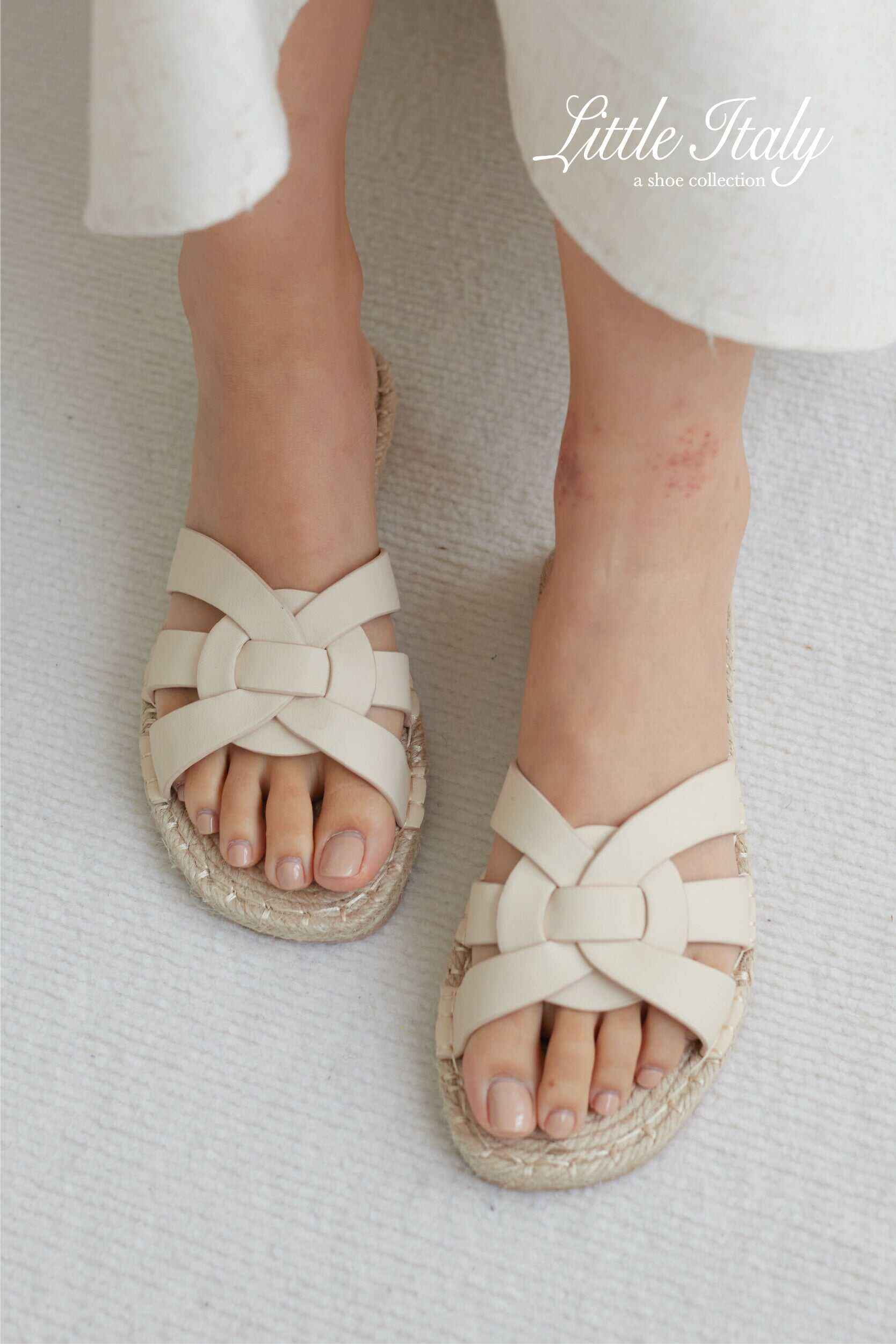 Interlocking Espadrilles Sliders in Cream