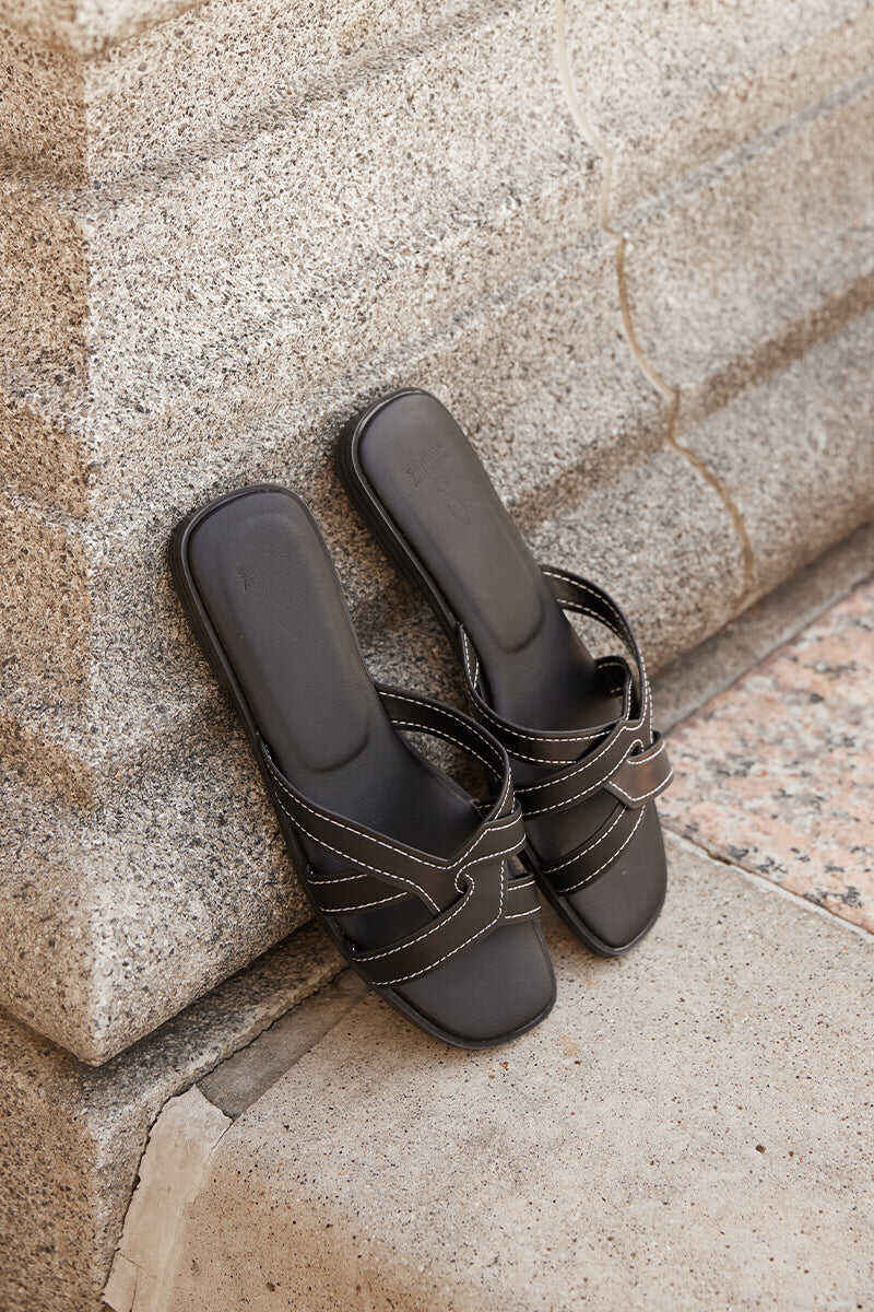 Interlocking Sliders in Black