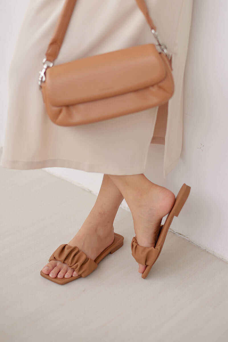 Ruching Sliders in Caramel