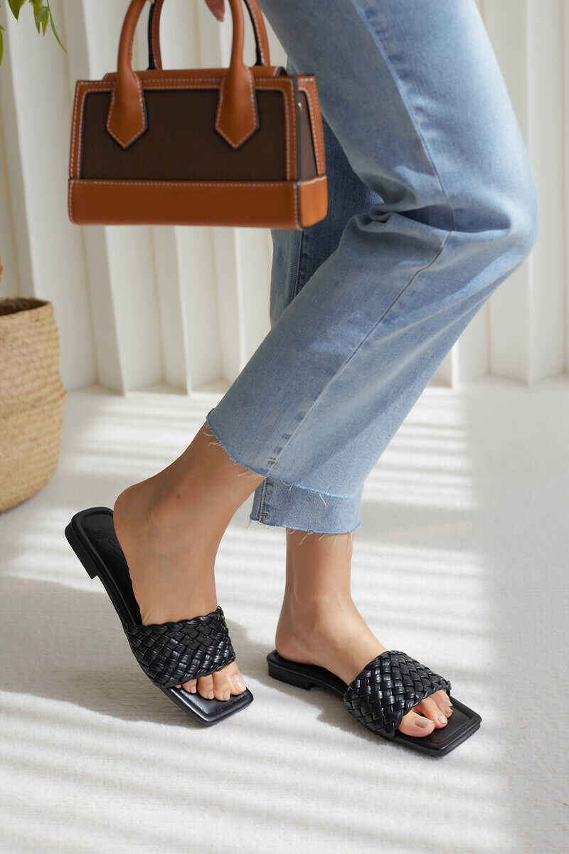 Weaved Sliders in Black