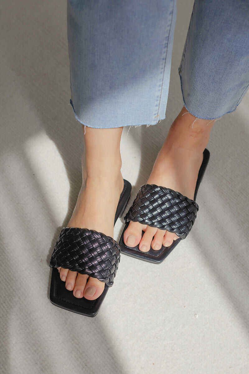 Weaved Sliders in Black