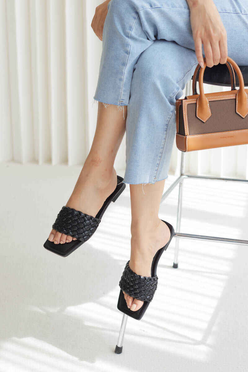 Weaved Sliders in Black