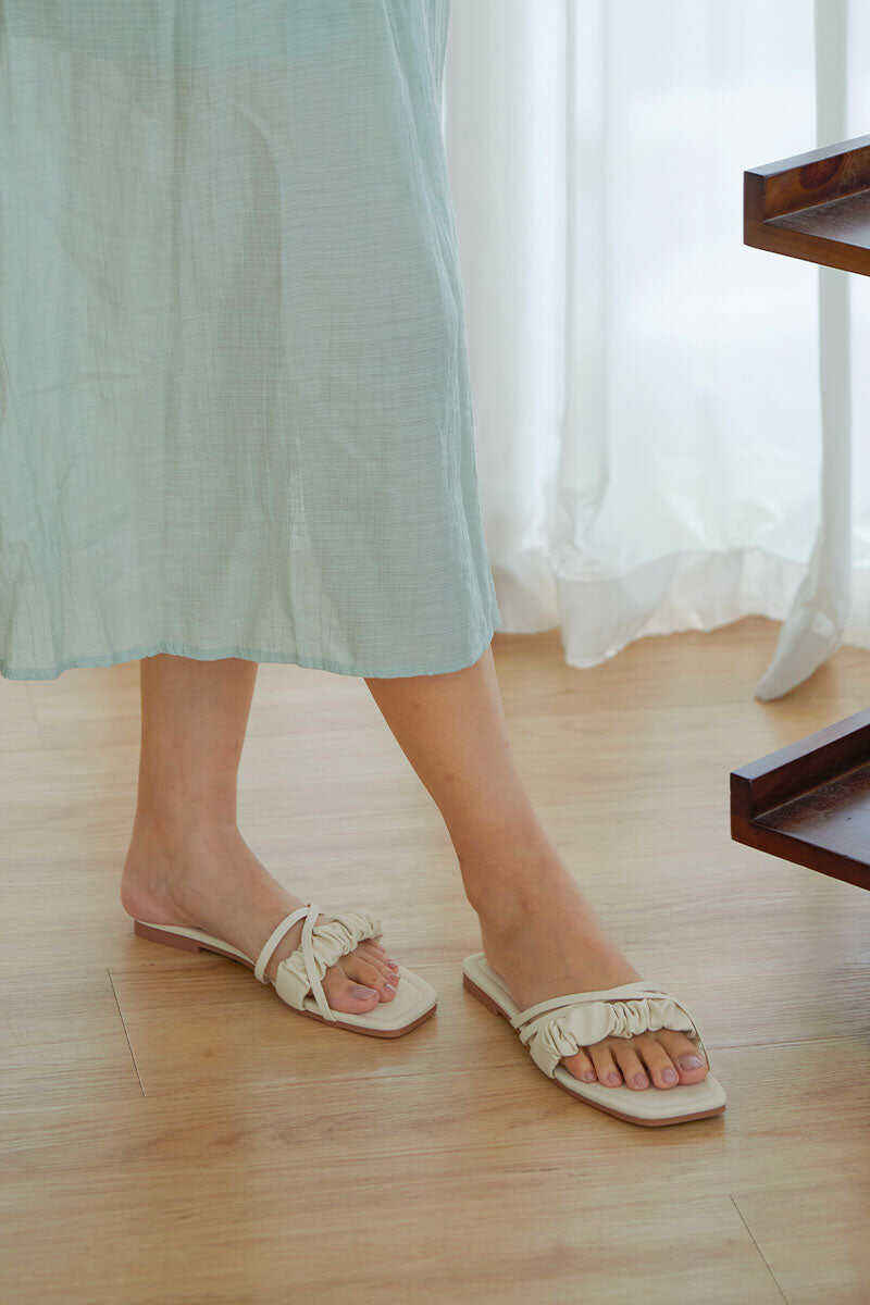 Cream Wisteria Pleated Casual Slippers
