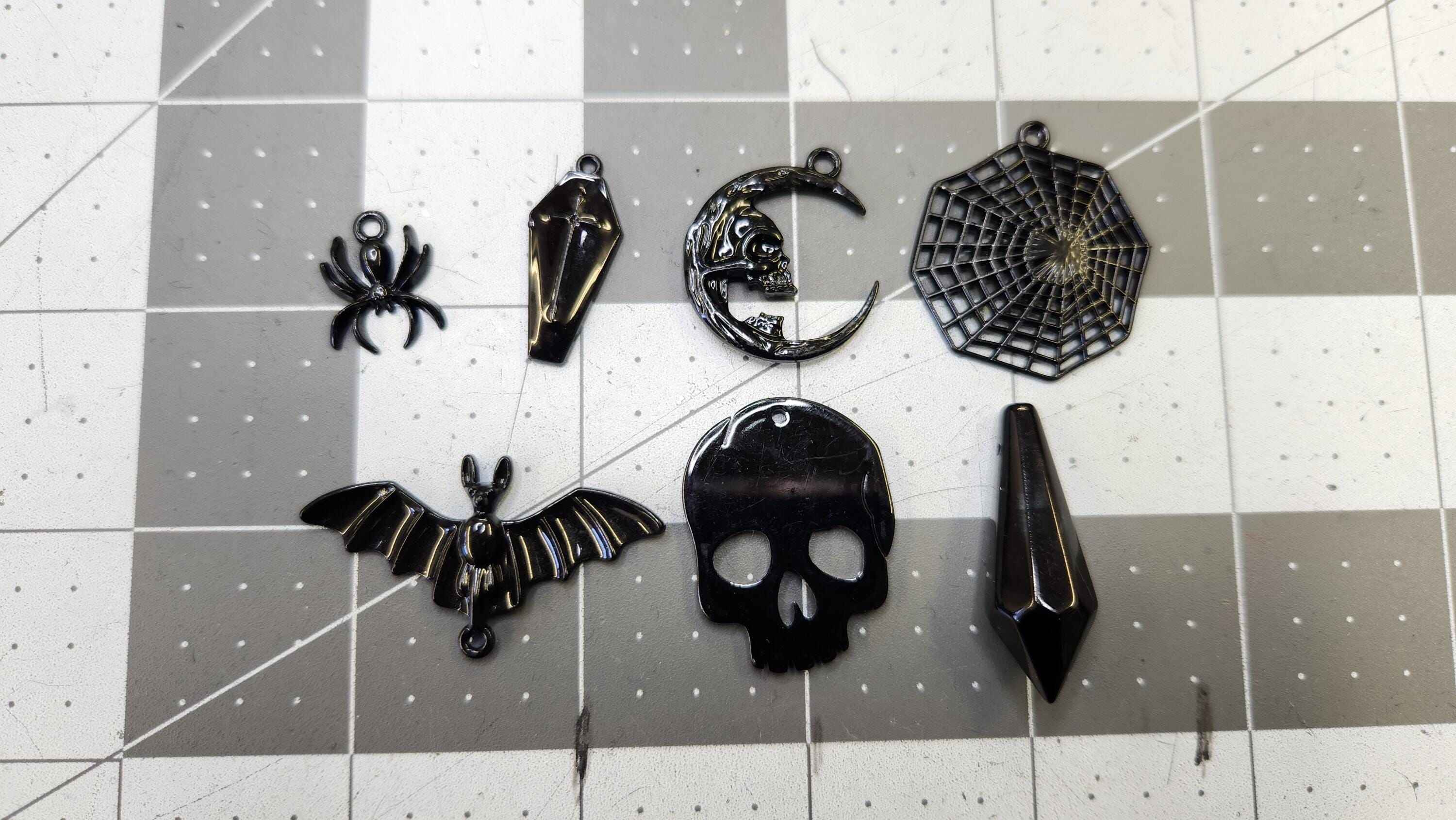 🔥LAST DAY 50% OFF🖤Gothic Black DreamCatcher Mobile with Crystals & Bats🎁Buy 2 Free Shipping