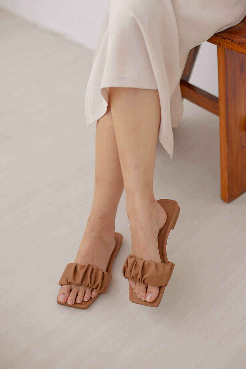 Ruching Sliders in Caramel