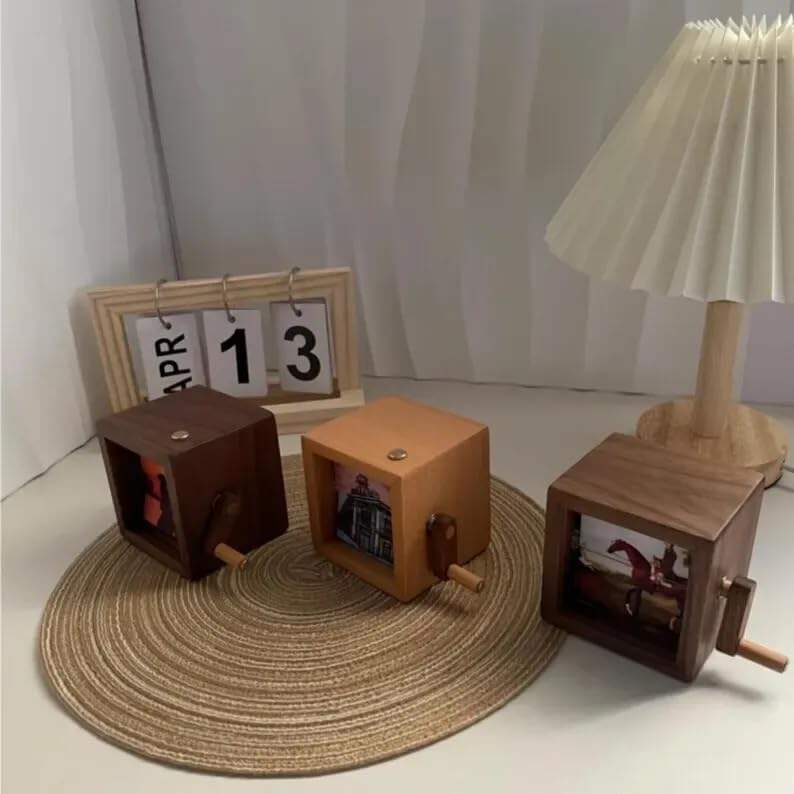Hand Crank Photo Album with Light, Mini Photo Album, Custom Picture Flip Book Frame, Personalized Animation Machine Mechanical Hand-cranked Decoration Creative Gifts for Couple Family Mother's Day