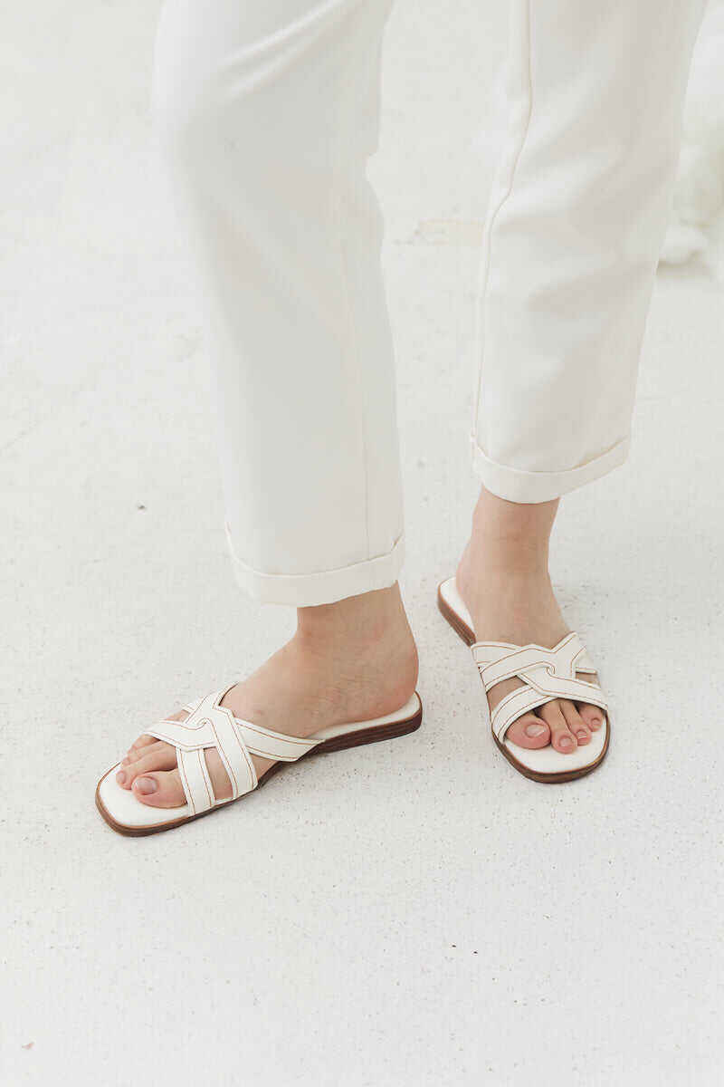Interlocking Cloud Sliders in White