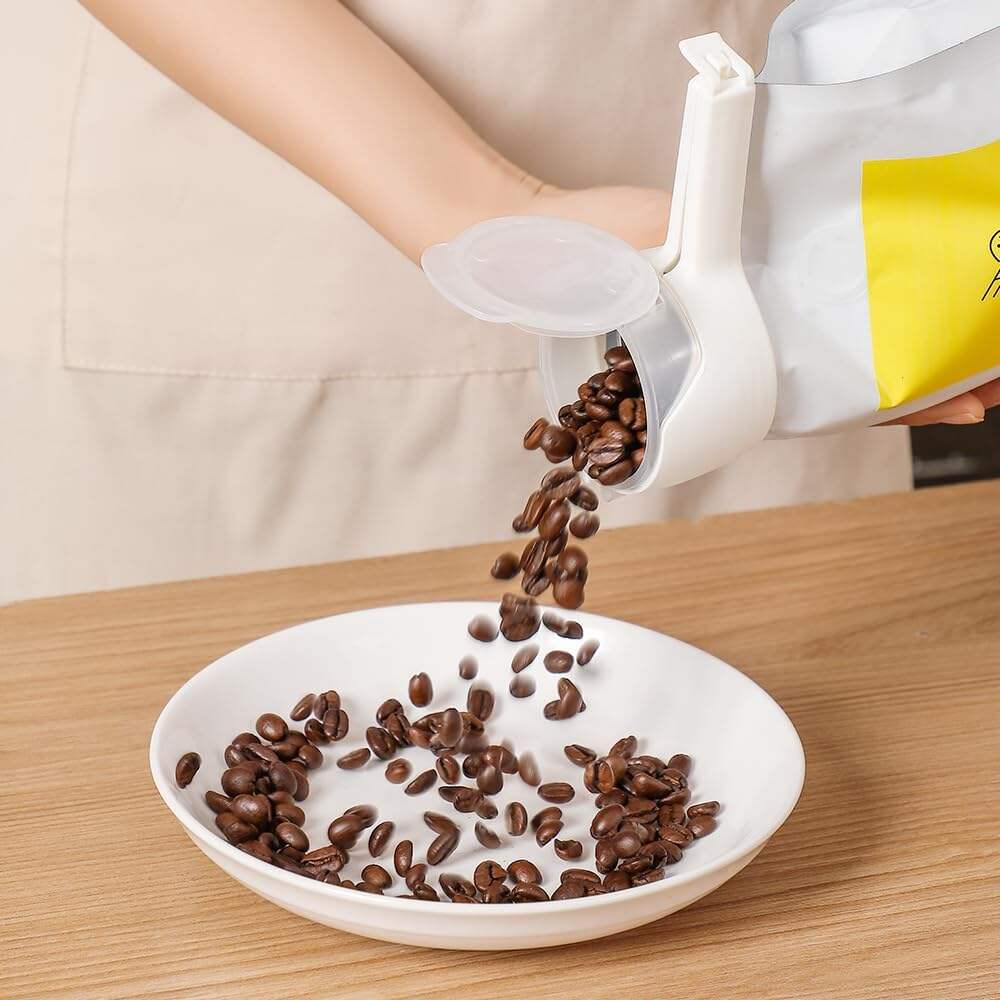 Food Clip Set with Pour Spout, 4PCS Seal and Pour Bag Clip with Spout for Food Snacks (Round)