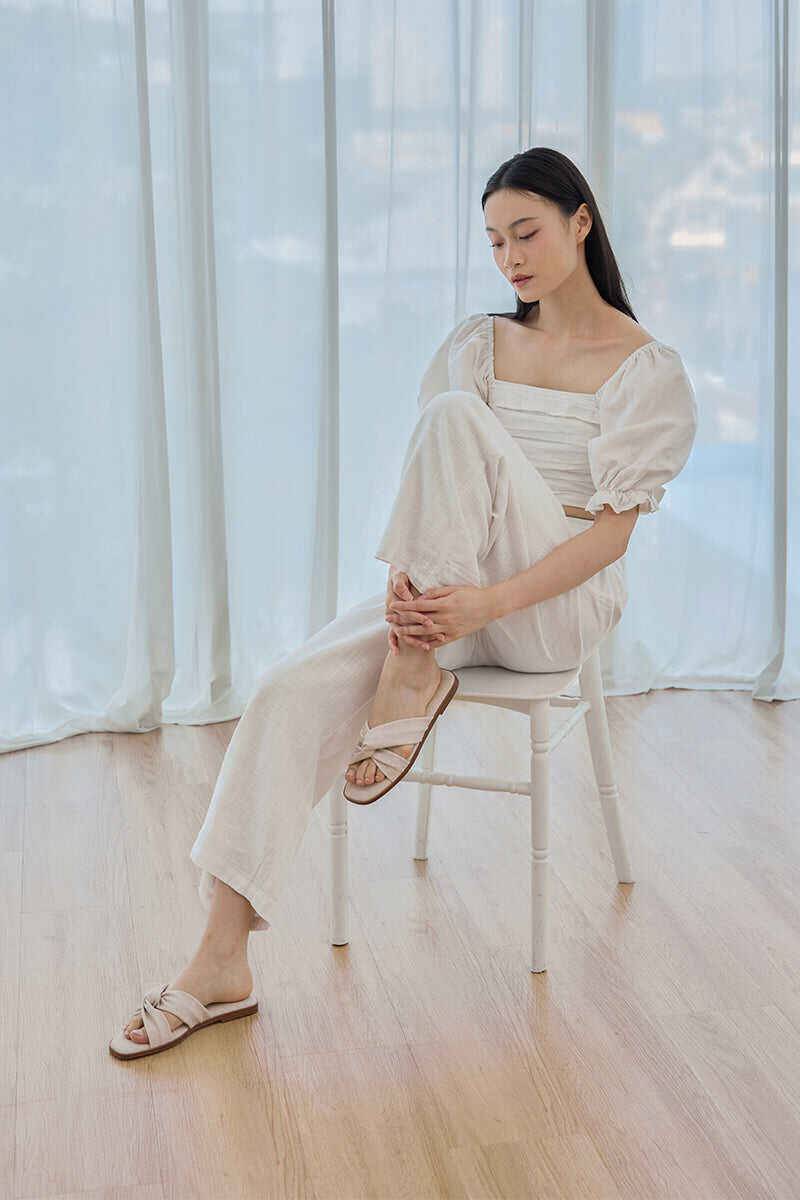 Cloud Sliders in Waterproof Linen
