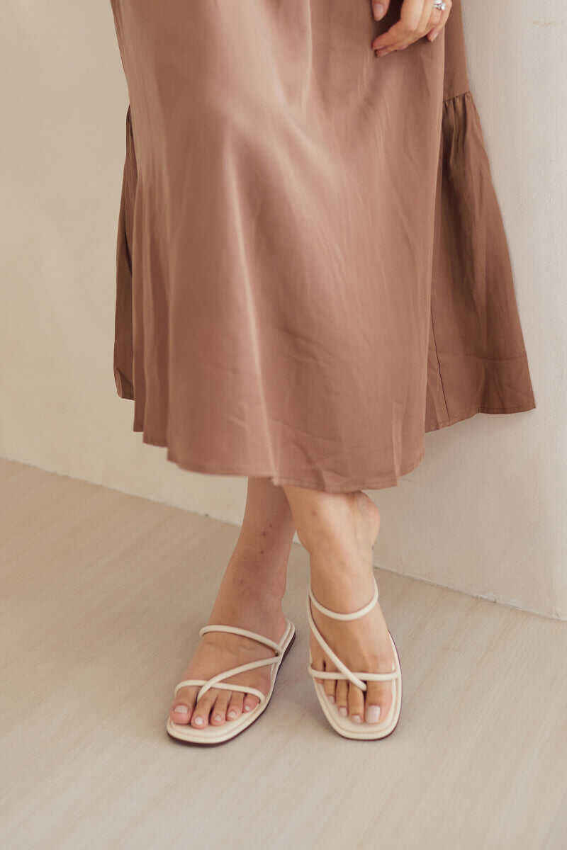 Strappy Sliders in Warm Cream