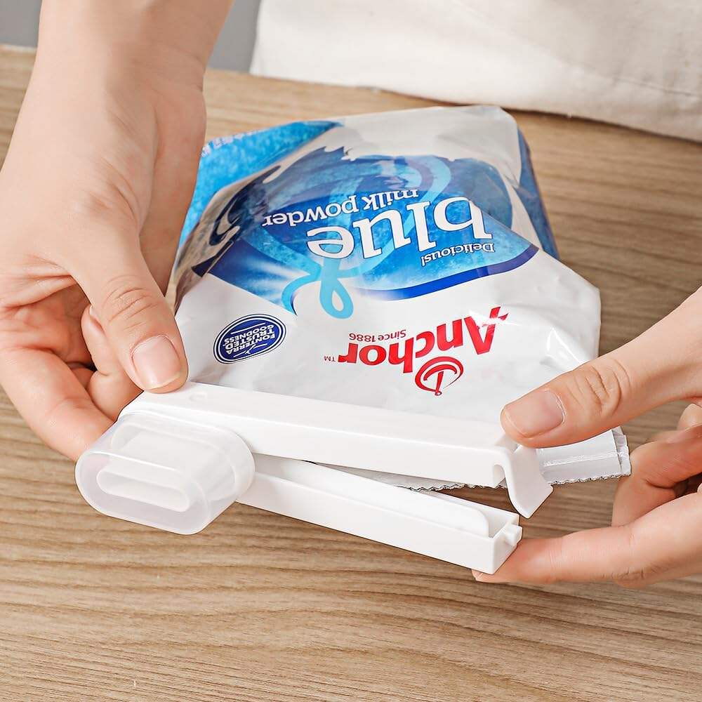 Food Clip Set with Pour Spout, 4PCS Seal and Pour Bag Clip with Spout for Food Snacks (Round)