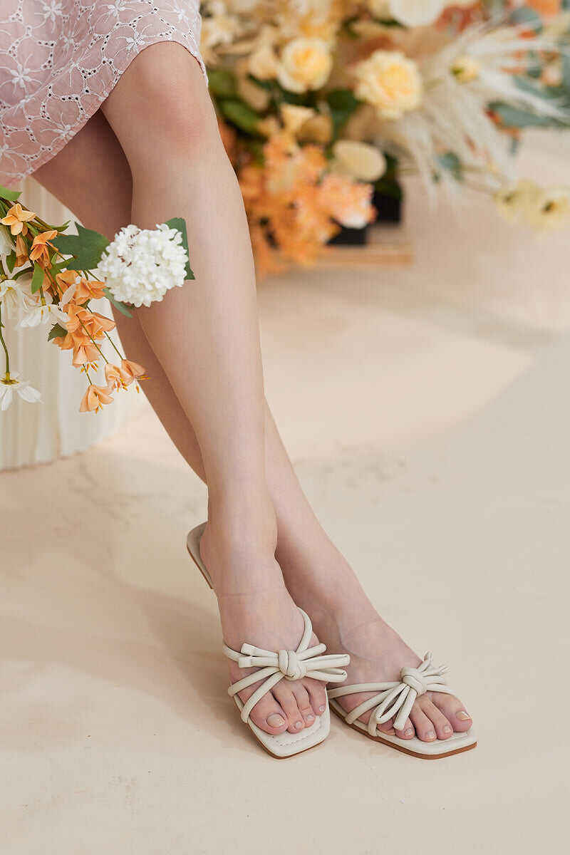Knotted Ribbon Sliders in Chalk