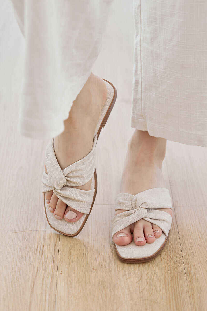 Cloud Sliders in Waterproof Linen