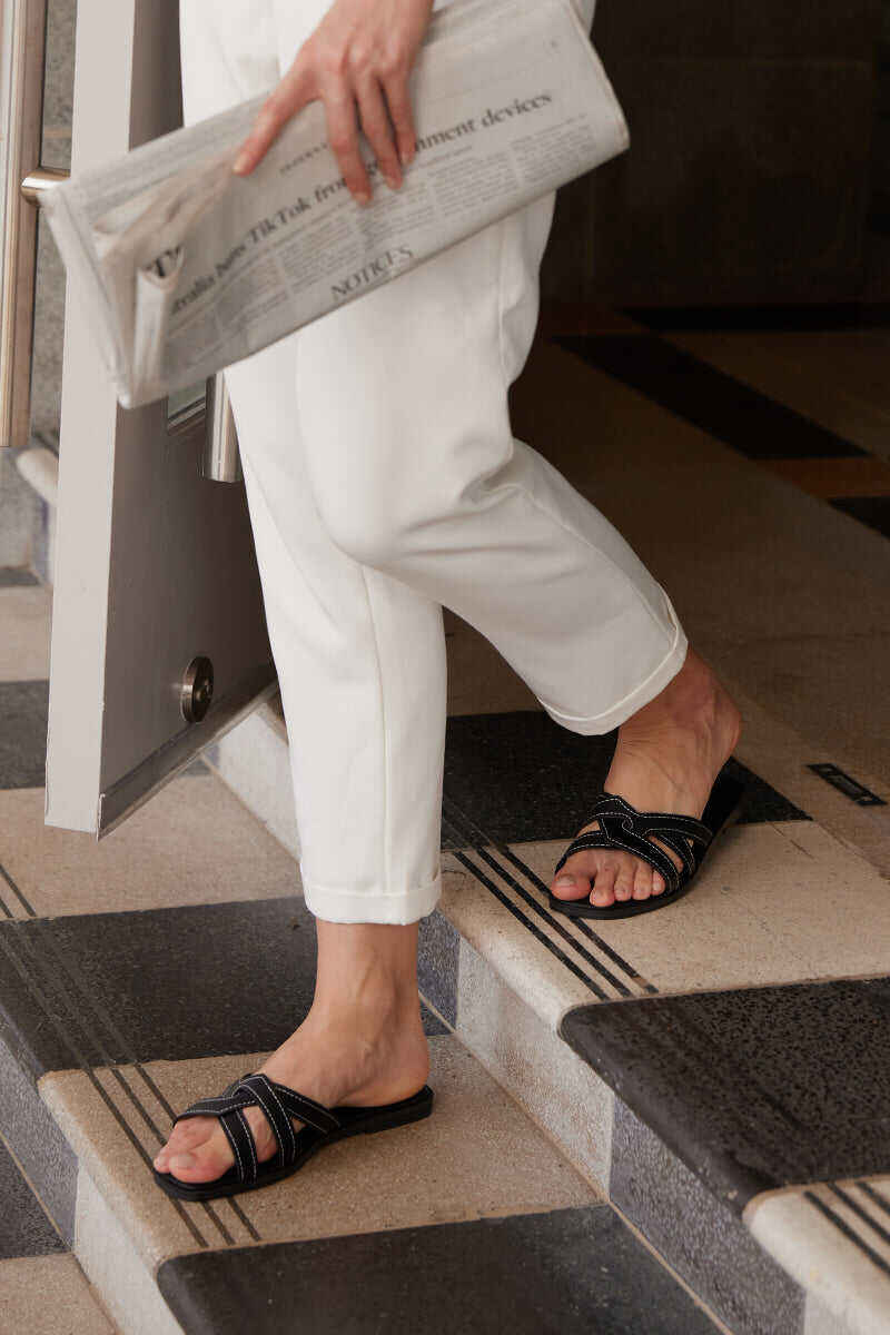 Interlocking Sliders in Black